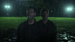 Castle donnant son discours de préparation à Billy Russo