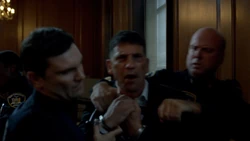 Castle plaide coupable et est maîtrisé