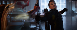 Hawkeye tente de combattre 