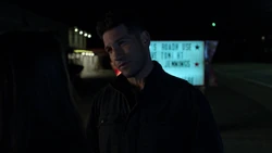 Castle accepte une visite chez Beth Quinn