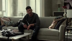 Castle retrouve son ancien gilet du Punisher