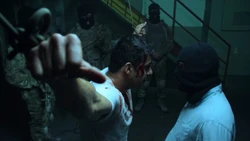 Castle observe la torture d'Ahmad Zubair