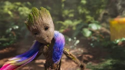 Groot fabrique une echarpe