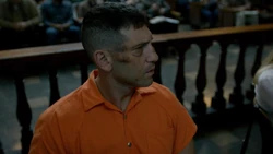 Castle écoutant les aveux de Gregory Tepper