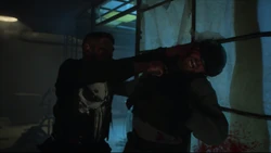 Le Punisher tire sur plusieurs agents d'Anvil