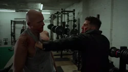 Le Punisher battant le dernier voyou russe à mort