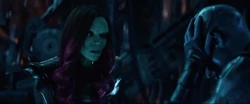 Gamora regarde Nebula