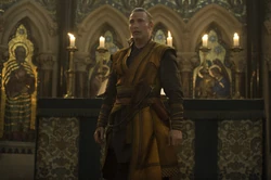 Kaecilius trouve une église