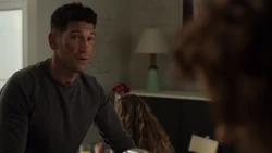 Castle propose à Dinah Madani de l'aider