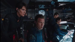 Hill assiste à l'attaque de 