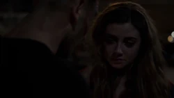 Castle parle à Amy Bendix