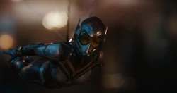 Van Dyne voit le Fantôme