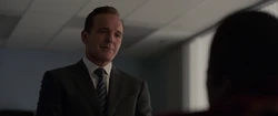 Coulson discute avec Fury