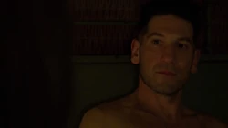 Castle révèle son vrai nom à Beth Quinn