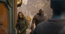 Mantis voit que Peter Quill s'est évanoui