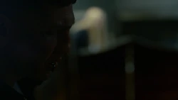 Castle disant à Karen Page de rester à l'écart