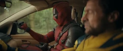Deadpool et Wolverine conduisant ensemble