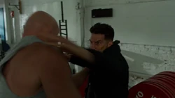 Le Punisher se fait dominer par le voyou russe