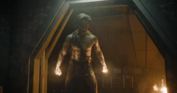 Un Adam fatigué tente d'utiliser ses pouvoirs