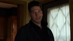 Castle parle avec Rex Quinn