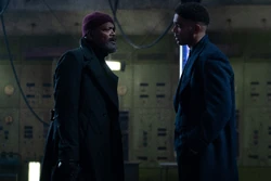 G'iah confrontant Gravik en tant que Nick Fury