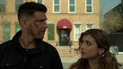 Le château arrive au studio photo de Clive