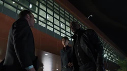 Fury apprend l'instabilité du tesseract