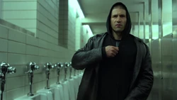 Le Punisher quitte le cadavre de Mickey O'Hare