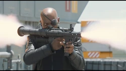 Fury tire sur un de ses avions