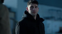 Castle parle de leur plan à Micro