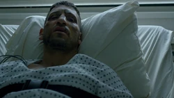 Castle demande à parler à Karen Page