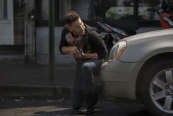 Le Punisher tente de tirer sur l'équipe de Jigsaw