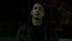 Castle s'assoit au carrousel de Central Park