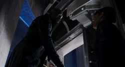 Fury ordonne à  d'évacuer