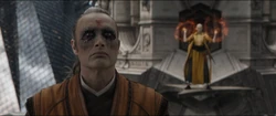 Kaecilius défié par l'Ancien