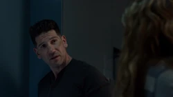 Castle apprend les descriptions d'Amy Bendix