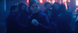 Zemo danse à l'intérieur de la fête de Sharon Carter