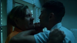 Castle interroge et poignarde Dutton