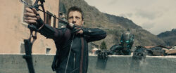 Hawkeye se bat contre les sentinelles d'Ultron
