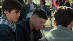 Castle écoutant toutes les histoires de Billy Russo