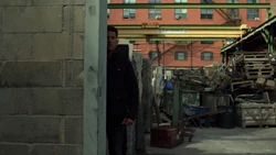 Punisher espionne tranquillement à l'extérieur du gymnase de Kazan