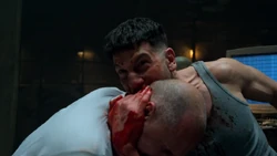 Castle mordant dans le cou de William Rawlins