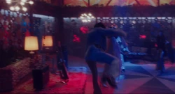 Maximoff est jeté dans une fenêtre par la malédiction de la famille Wu