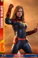 Captain Marvel Hot Toys 14