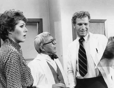 Wayne Rogers (right) with Lynn Redgrave and David Wayne in 'House Calls' (1979)