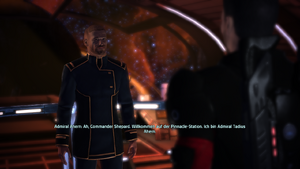 Admiral Ahern führt einen in die Station ein.