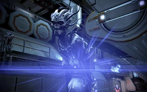 Il suo sguardo letteralmente accecante è decisamente qualcosa per cui NON vale la pena morire