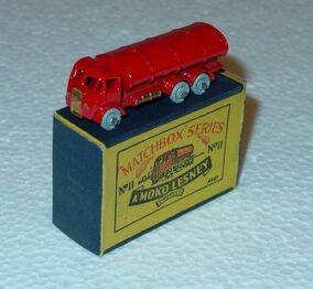 マッチボックス　レズニー　No.11 エッソ（ESSO）タンカー Matchbox Moko Lesney 11 a ERF Esso Tanker Lorry Original