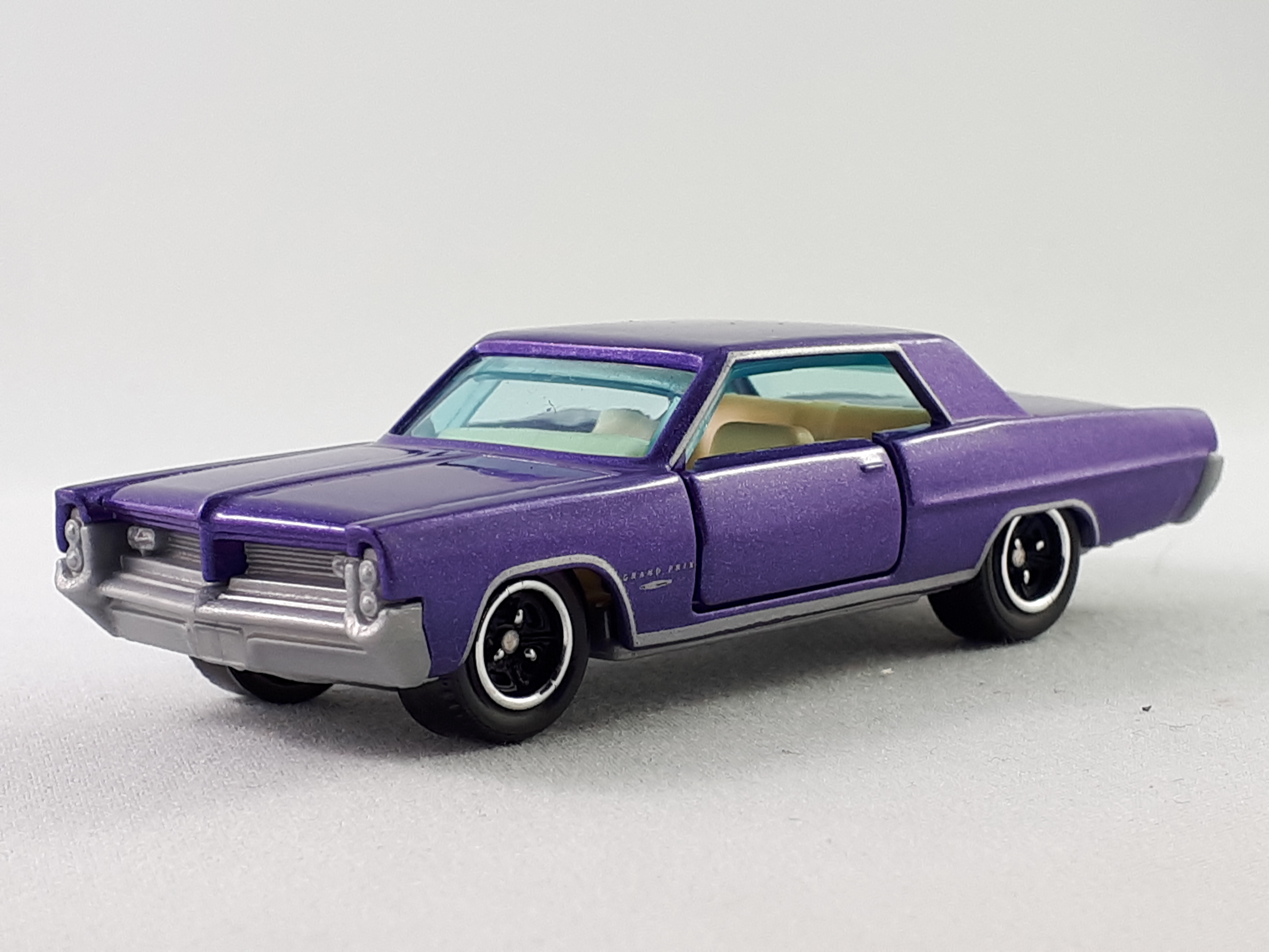 64 Pontiac Grand Prix (MB1138 