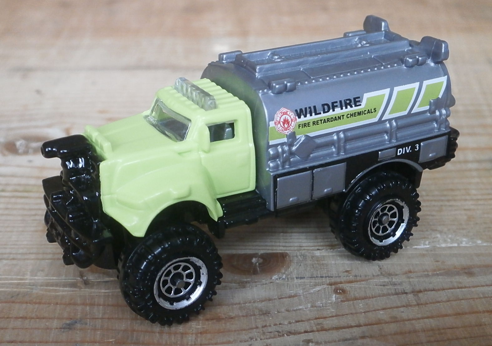 MATCHBOX 2013 MBX HEROIC RESCUE FLAME SMASHER 